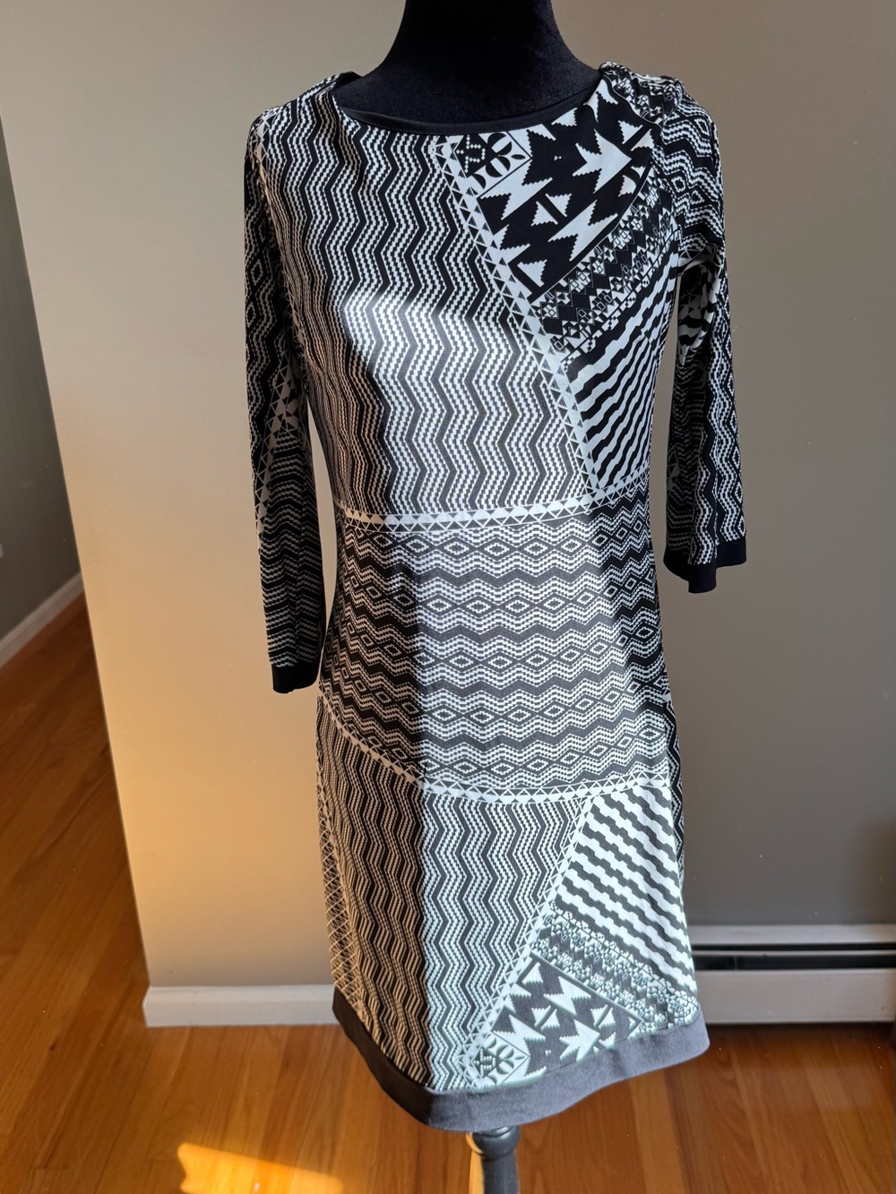 Black & White Patterned Knit Dress - Women's Long Sleeve